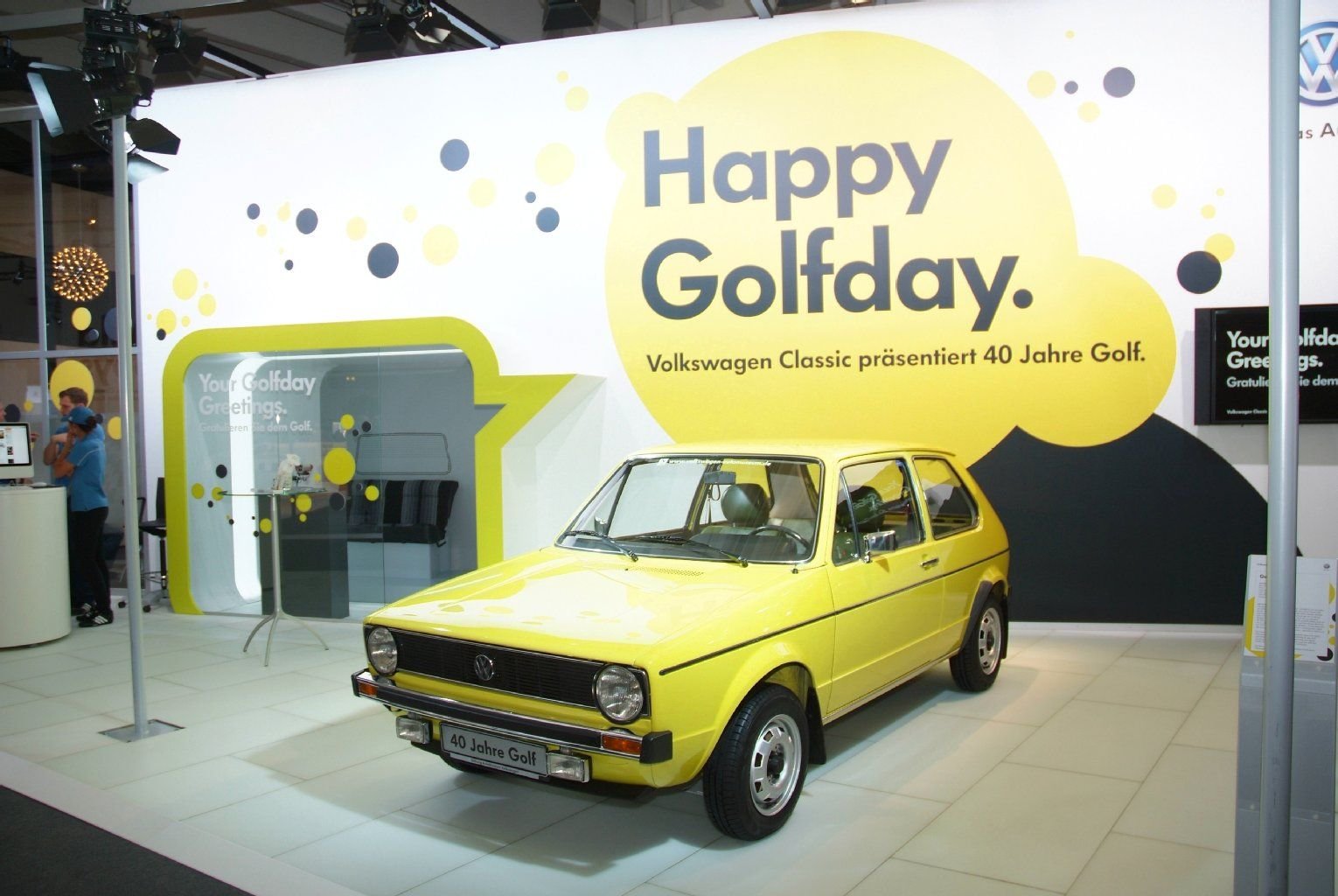 Der VW Golf feiert 2014 seinen 40. Geburtstag. Er steht wie kein zweites Modell für die Wende von VW in den 70er Jahren hin zu wassergekühlten Frontmotor-Fahrzeugen im nüchternen Design.