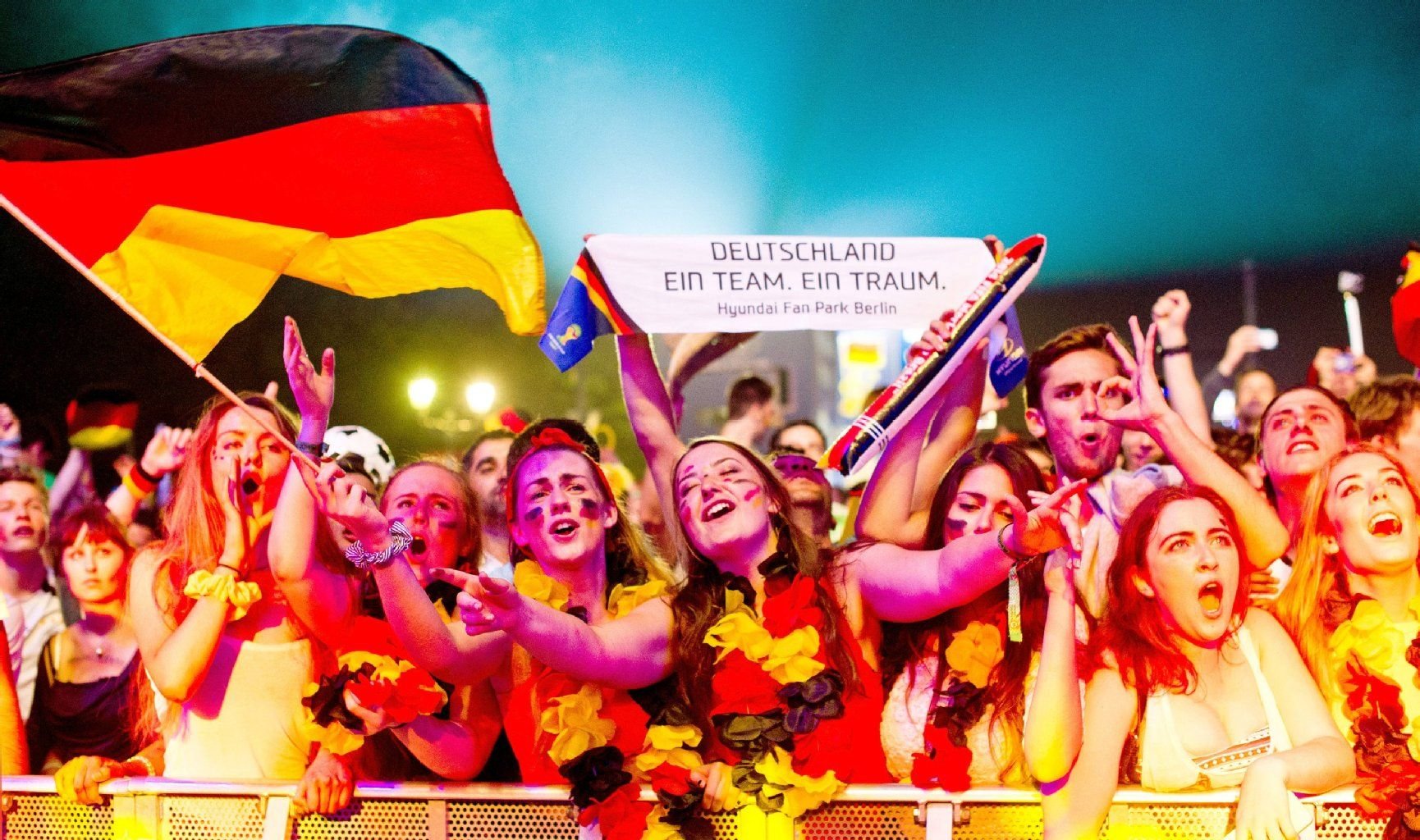 Rauschhafter Zustand: Die Fans der deutschen Nationalmannschaft sind im Siegestaumel - ein Gefühl, nach dem man süchtig nach werden kann.