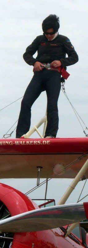 Über den Wolken ist die Freiheit grenzenlos: Peggy Walentin vor dem Start.