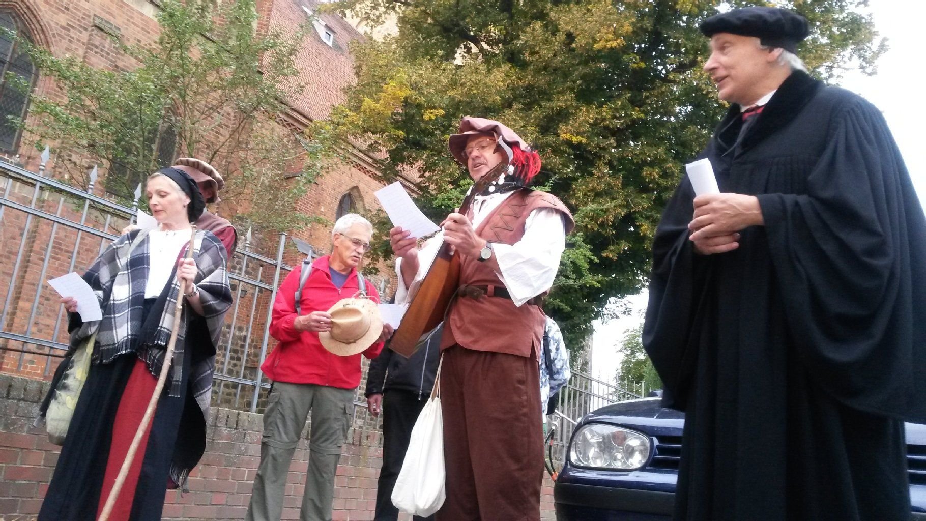 Zu Beginn der Lutherwanderung erklingt die "Hymne der Reformation".