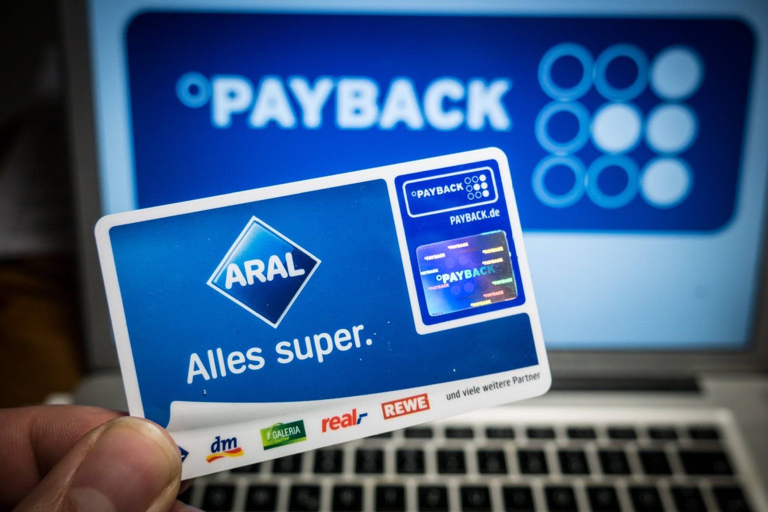 Bonusprogramme wie Payback sind ein Marketinginstrument. Der Zweck ist, den Kunden an das jeweilige Partnerunternehmen zu binden, neue Kunden zu gewinnen, Marktforschung zu betreiben und mehr Umsatz zu erzielen.
