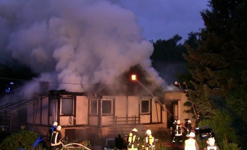 Das Haus in der Helbraer Parkstraße ist in der Nacht zum Freitag komplett abgebrannt.