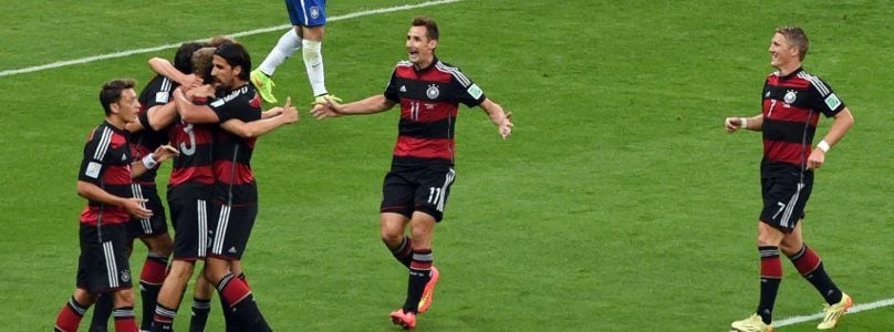 Jubel bei der DFB-Elf nach dem Führungstreffer durch Müller