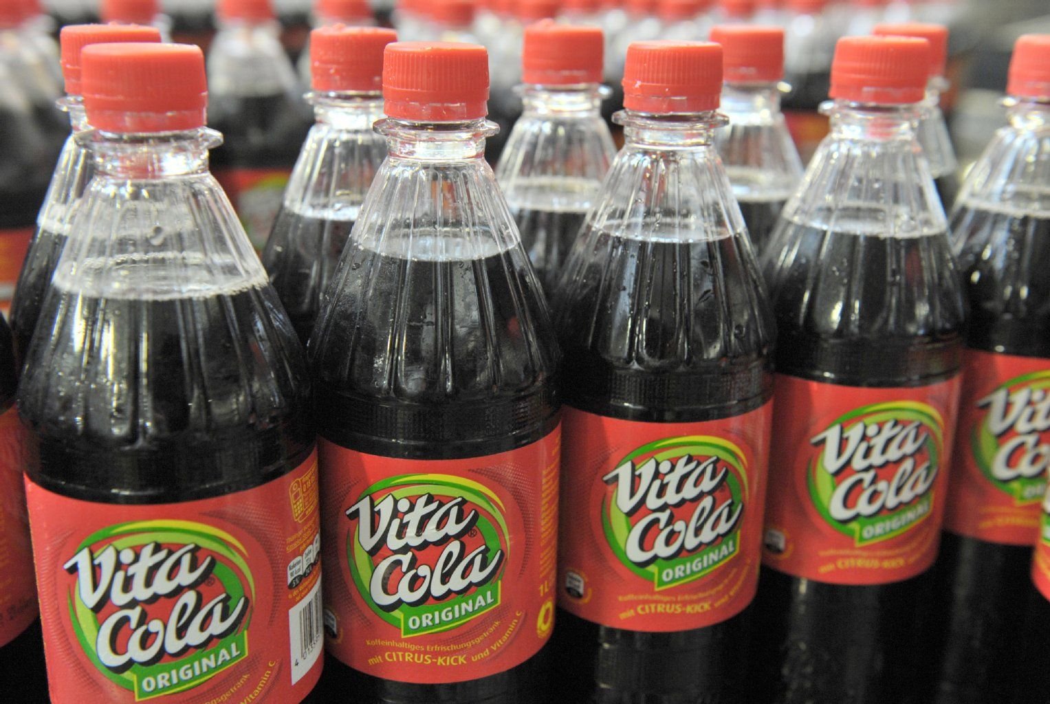 In der Thüringer Waldquell Mineralbrunnen GmbH wird das Erfrischungsgetränk Vita Cola abgefüllt.