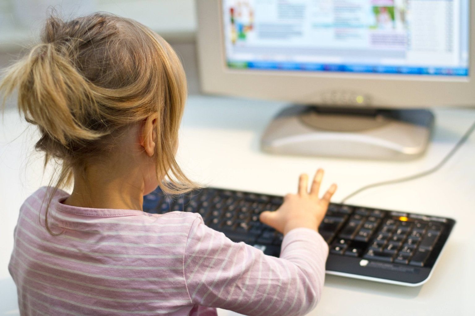 Unsere Autorin fragte sich: Wie demonstriere ich meiner Tochter die Gefahren des Mailens?