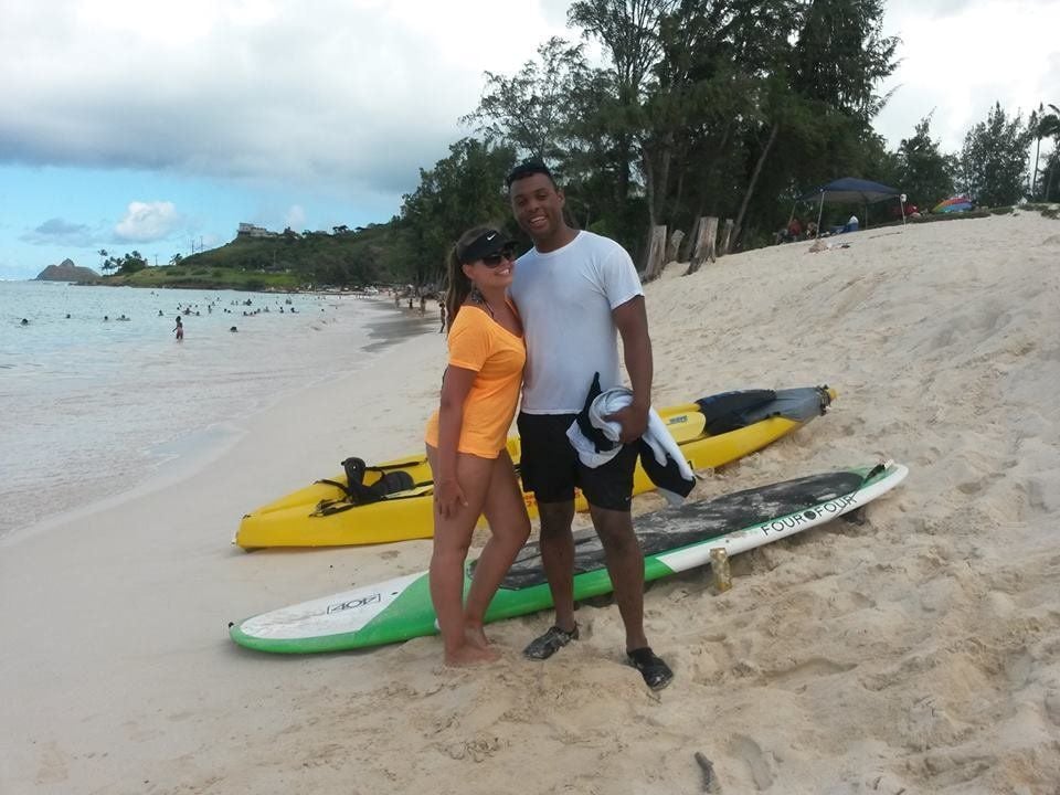 Zusammen mit ihrem Ehemann Justin lebt die Hallenserin Kirsten Jones nun auf Hawaii. Sie hat sich das Sommerbildergewinnerbild auf die Insel bestellt.