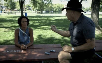 Regisseurin Mo Asumang trifft in den USA Tom Metzger, den Gründer der „White Aryan Resistance“.