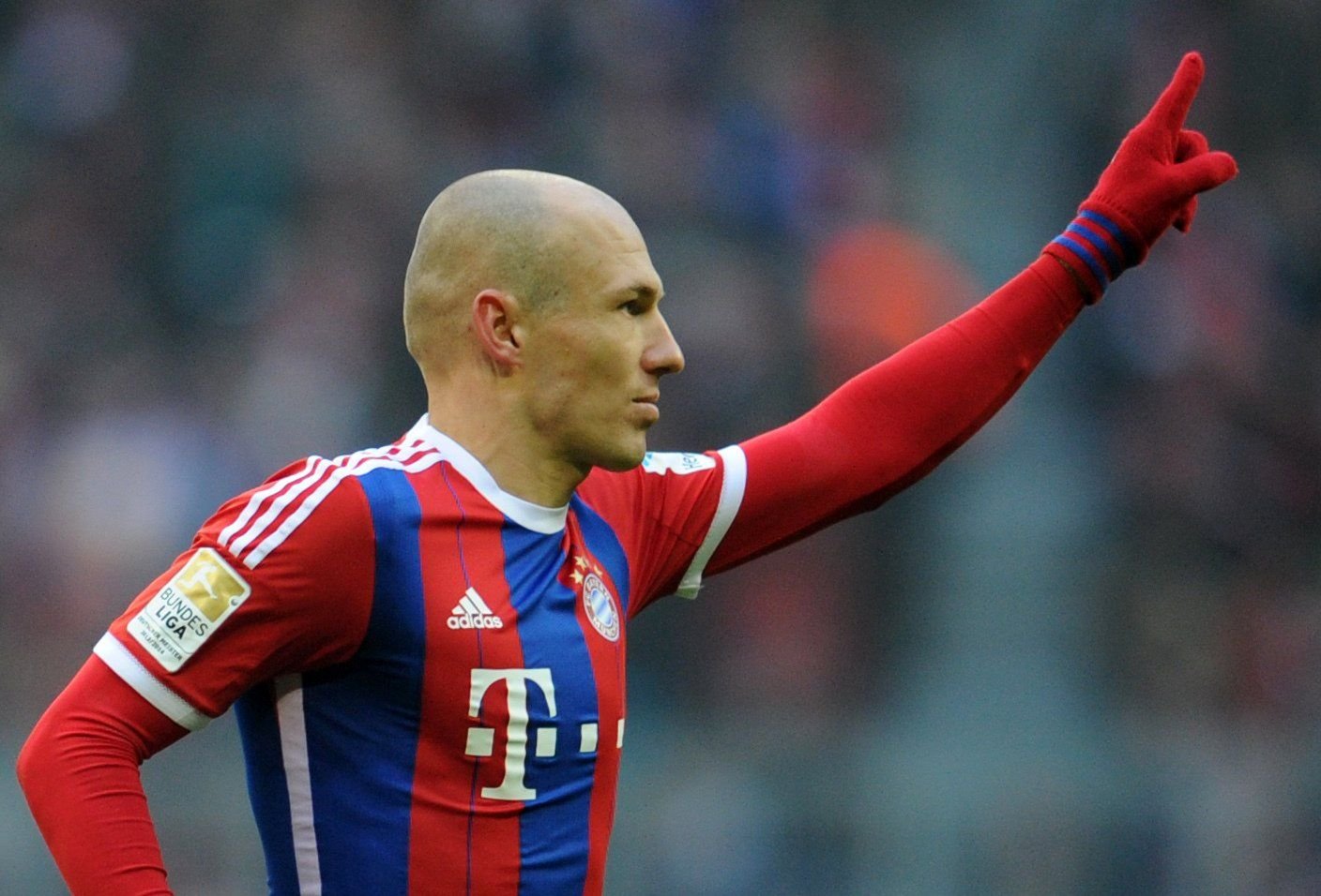 Bayern-Spieler Arjen Robben jubelt über seinen Treffer zum 3:0.