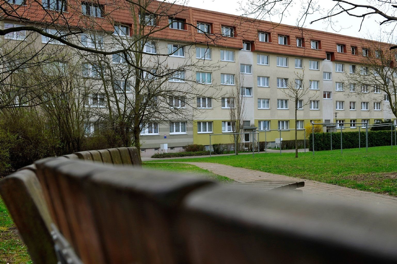 Das Bild zeigt den Wohnblock im Starenweg im Wohngebiet Rüsternbreite in Köthen. In der früheren Wilhelm-Pieck-Straße 4 soll Familie Jäger gelebt haben.