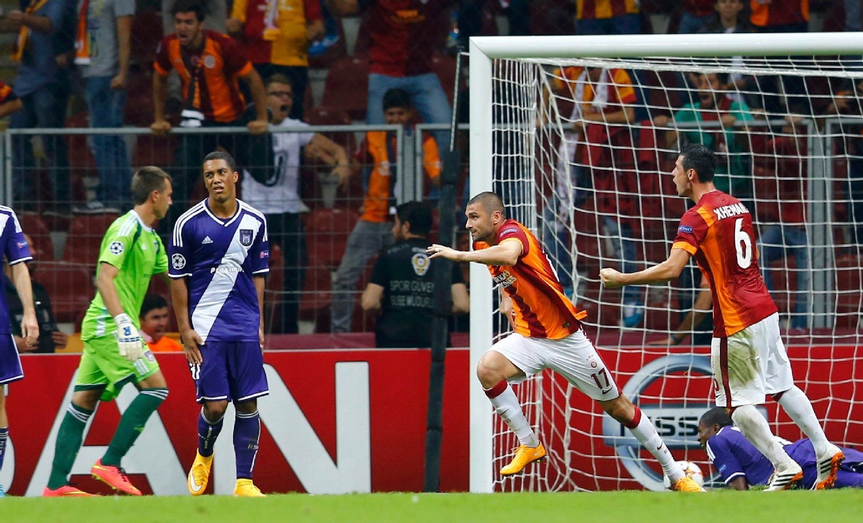 Burak Yilmaz mit dem Ausgleich für Galatasaray in der letzten Sekunde