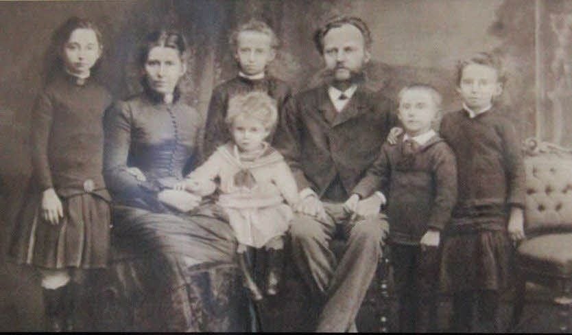 Ein uraltes Familienbild der Hamburger Familie Aquist.