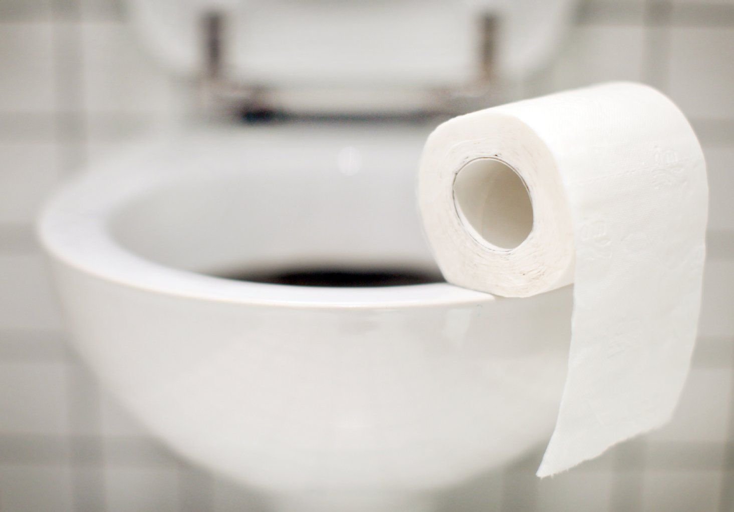 Hämorrhoiden, Darmkrankheiten wie Divertikulitis oder auch Verstopfungen kommen fast ausschließlich in Ländern vor, in denen man sich beim Stuhlgang auf eine Art Stuhl sitzt.