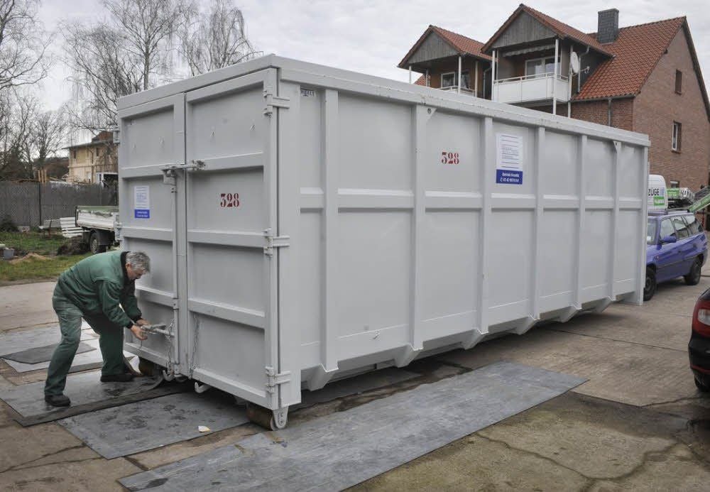 Der Container, in dem die Firma MAD das Altpapier zur Papierfabrik transportiert