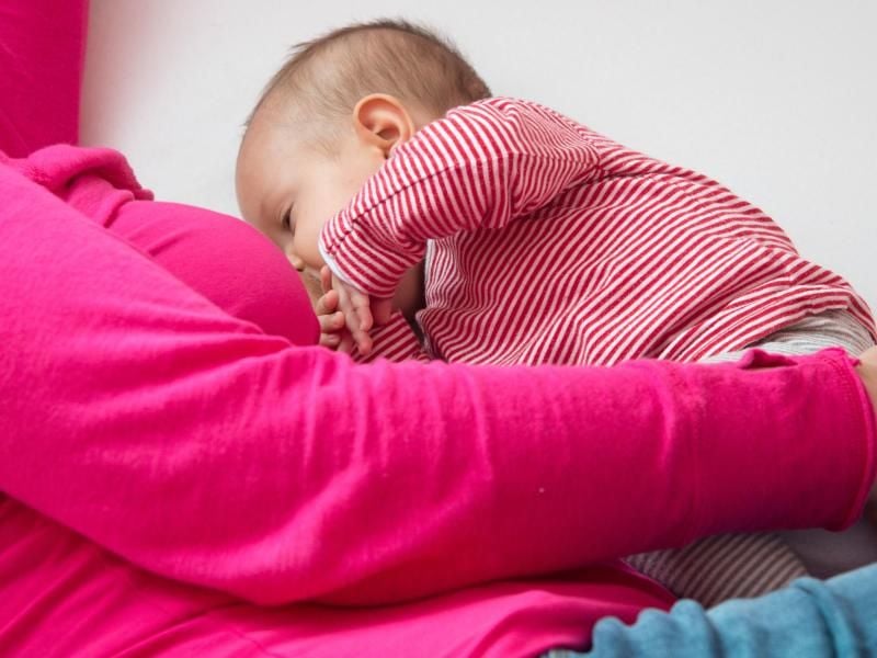 Ihr Baby stillen: Das wollen viele Frauen. Klappt das nicht, können sie im Internet Milch von anderen Müttern kaufen. Frei von Risiken ist der Tauschhandel aber nicht.