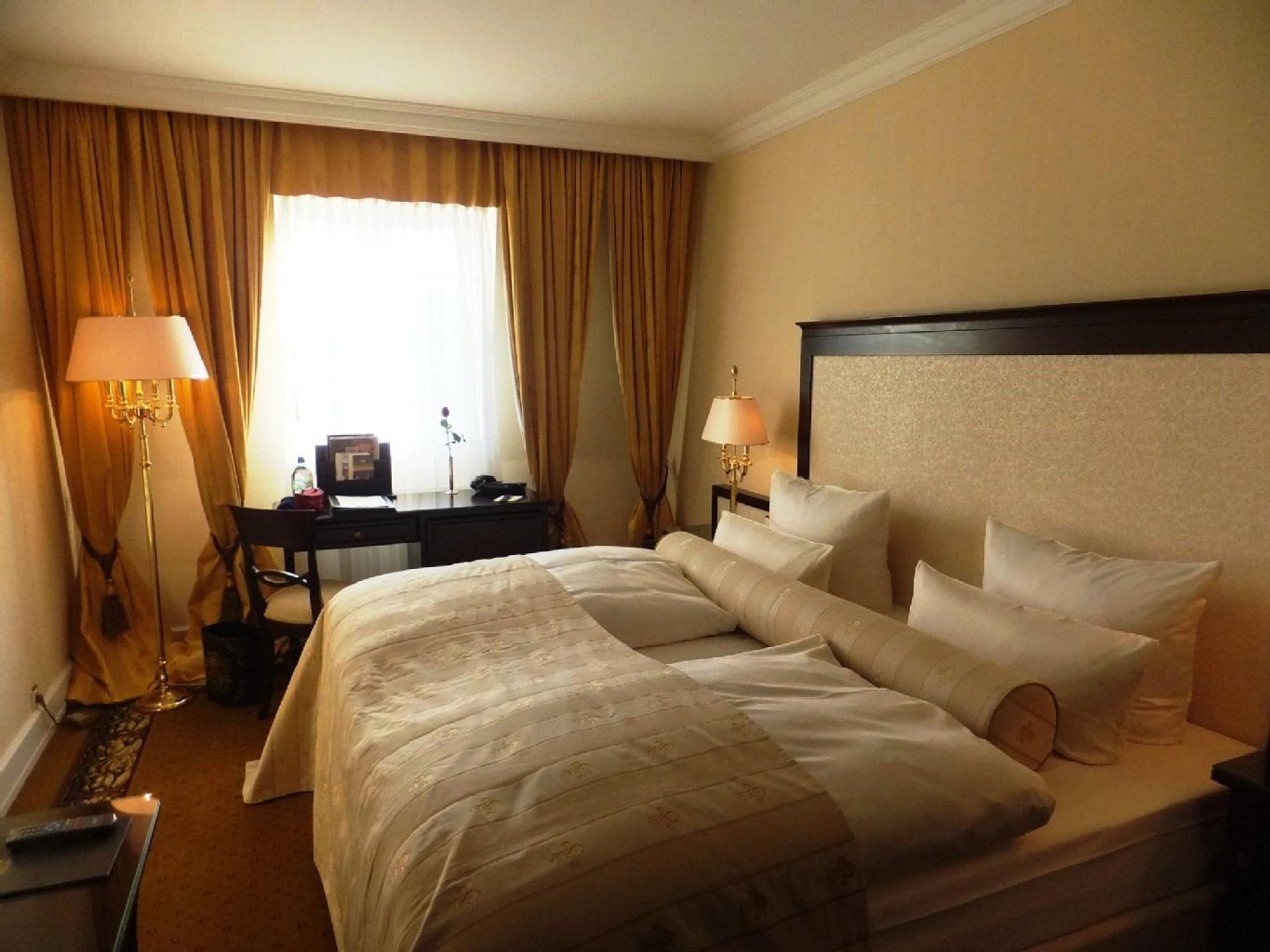 Hotel Suitess, Dresden: Schicke Zimmer mit Ausblick