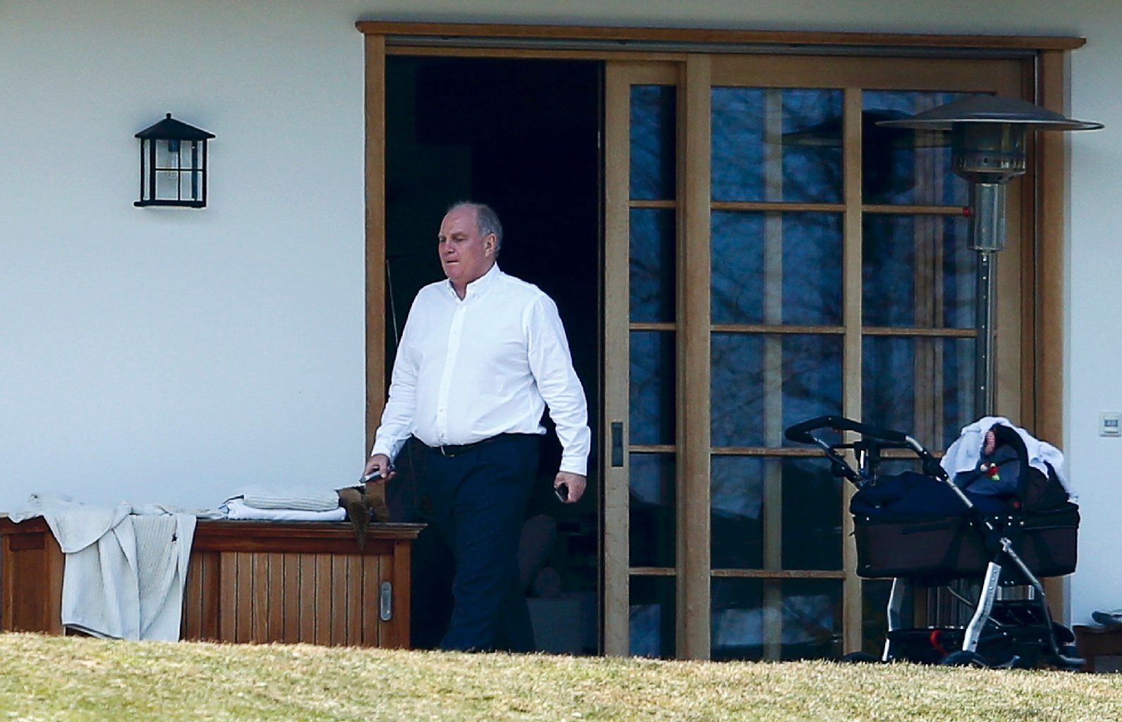 Noch genießt Uli Hoeneß seine Freiheit in seiner Villa am Tegernsee.