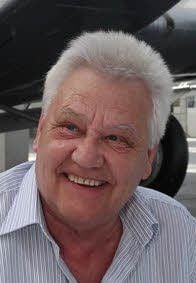 Klaus Breiler ist gebürtiger Köthener, ehemaliger Kranbauer und Flugkapitän a.D.