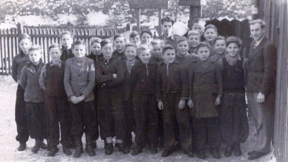 Die Arbeitsgemeinschaft Wetterkunde der Geschwister-Scholl-Schule Thale auf dem Gründungsfoto.