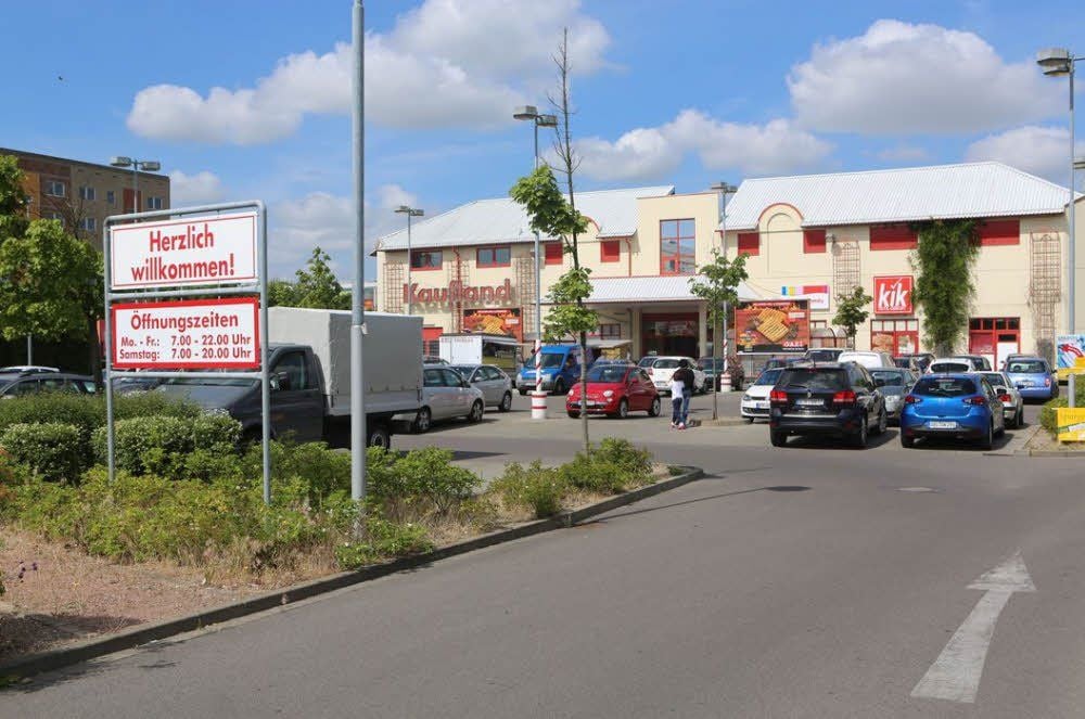 Das Gebäude am bisherigen Standort soll nach dem Kaufland-Auszug nicht abgerissen, sondern auf Wunsch des Stadtrates nachgenutzt werden.