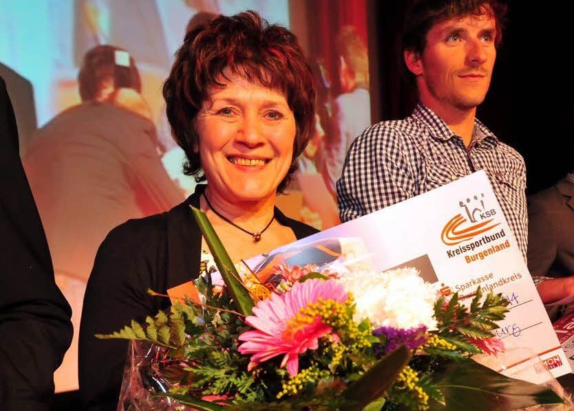 Erika Schmeißer jubelt - sie ist die Sportlerin des Jahres im Burgenlandkreis.