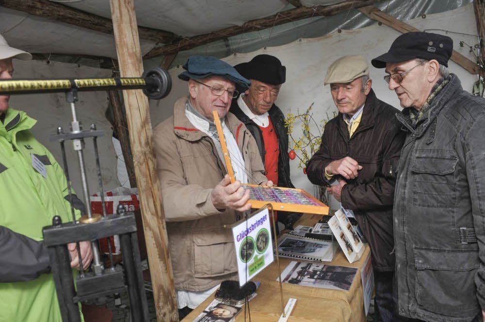 Die Radegaster Falschmünzerei war mit verschiedensten Prägungen nach Köthen gekommen und freute sich über das Interesse und viele Gespräche.