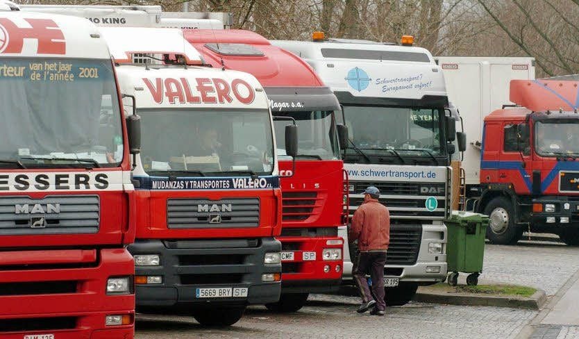 Lkw-Parkplätze an deutschen Autobahnen sind grundsätzlich gut gefüllt.