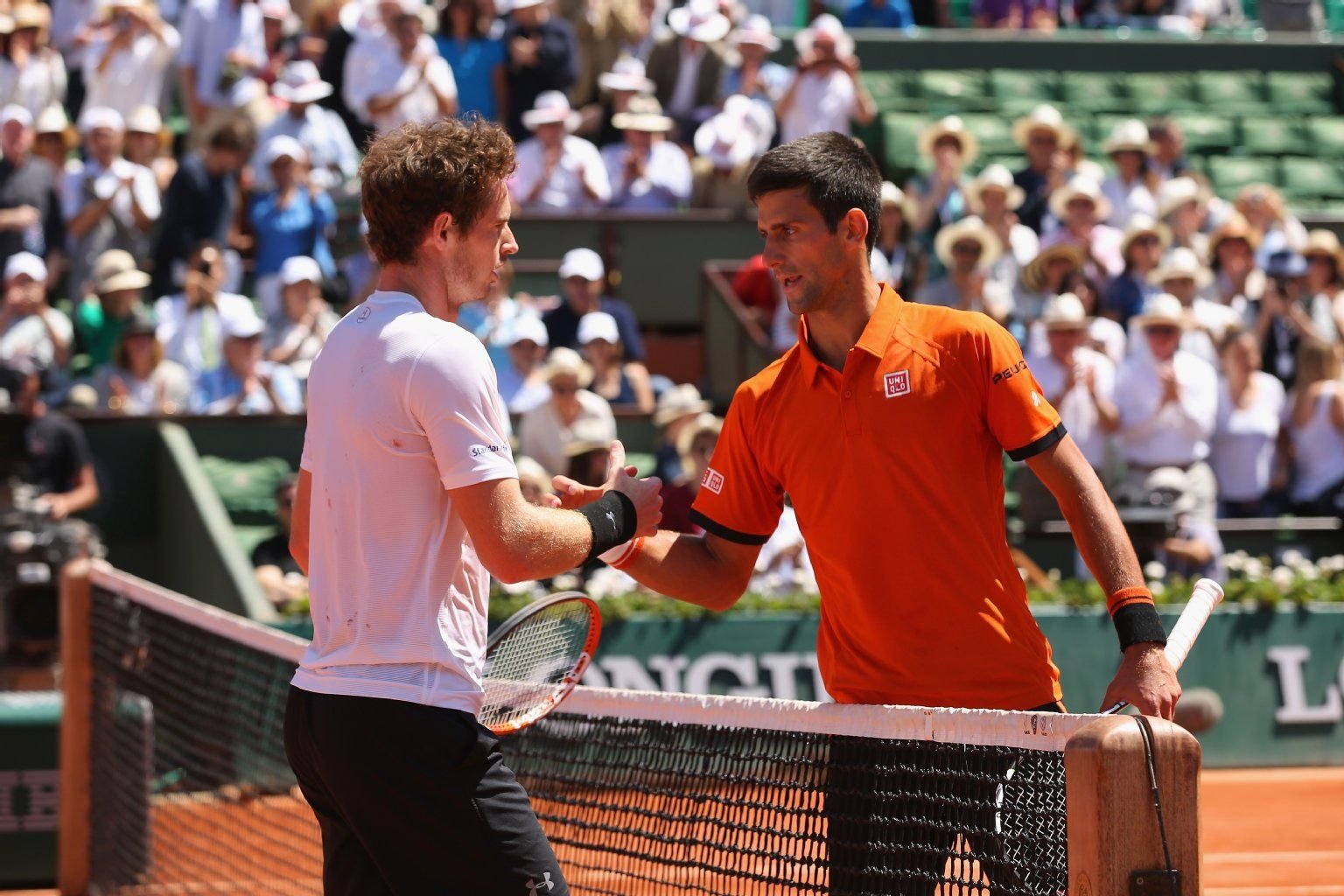 Novak Djokovic gewinnt im Halbfinale der French Open 2015 gegen Andy Murray.