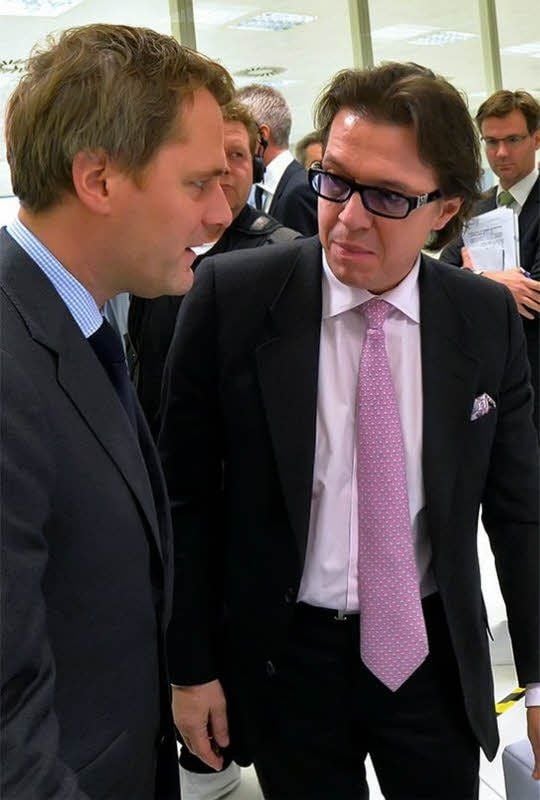 Minister Daniel Bahr im Gespräch mit Investor Robert Schrödel.