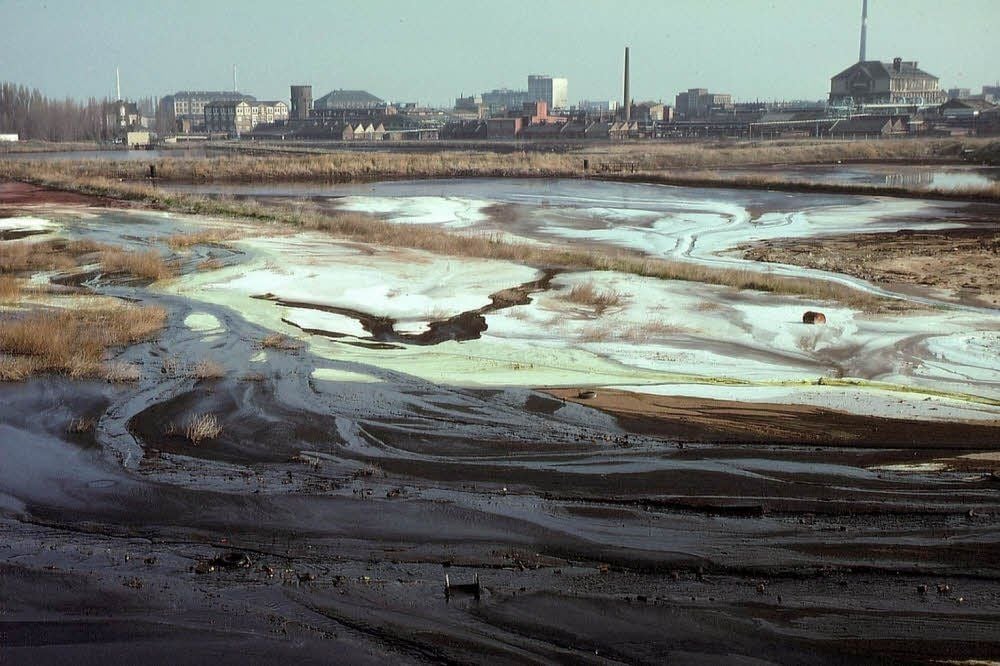 In die Grube Greppin kamen bis Anfang 1990 Abwässer und Abfälle vom CKB. Das Areal wurde abgedeckt, aber noch nicht saniert.