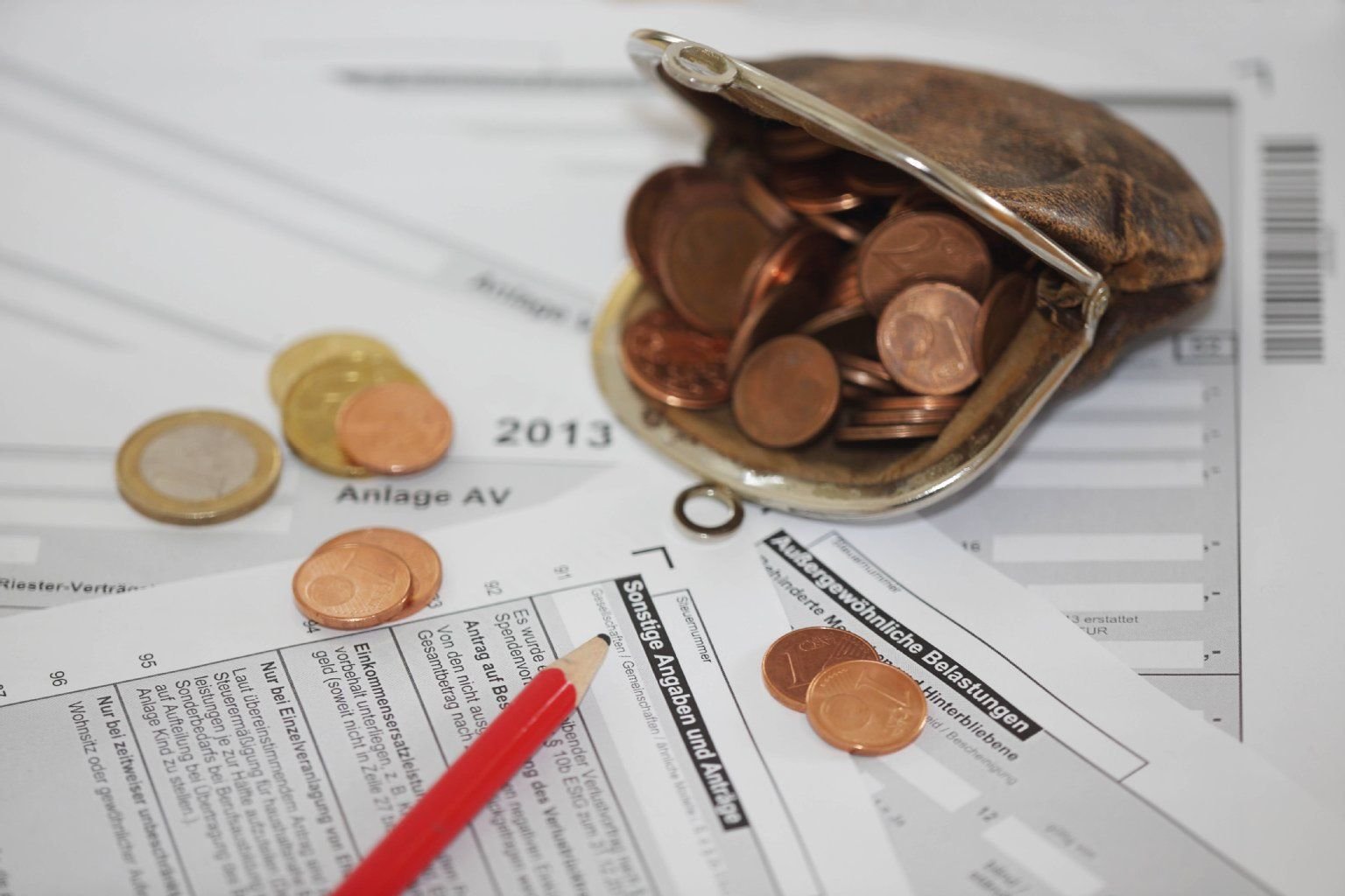 Rund 900 Euro holen Arbeitnehmer im Durchschnitt laut „Finanztest“ vom Staat zurück.