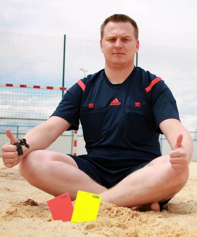 Steffen Reise wohnt in Wippra und pfeift in der Beach-Soccer-Bundesliga.
