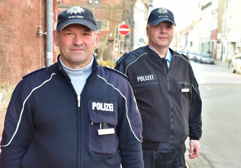 In Weißenfels sind Andreas Schlegel (l.), André Steinke und Holger Tittmann (zum Fototermin erkrankt) als Kontaktbeamte unterwegs.