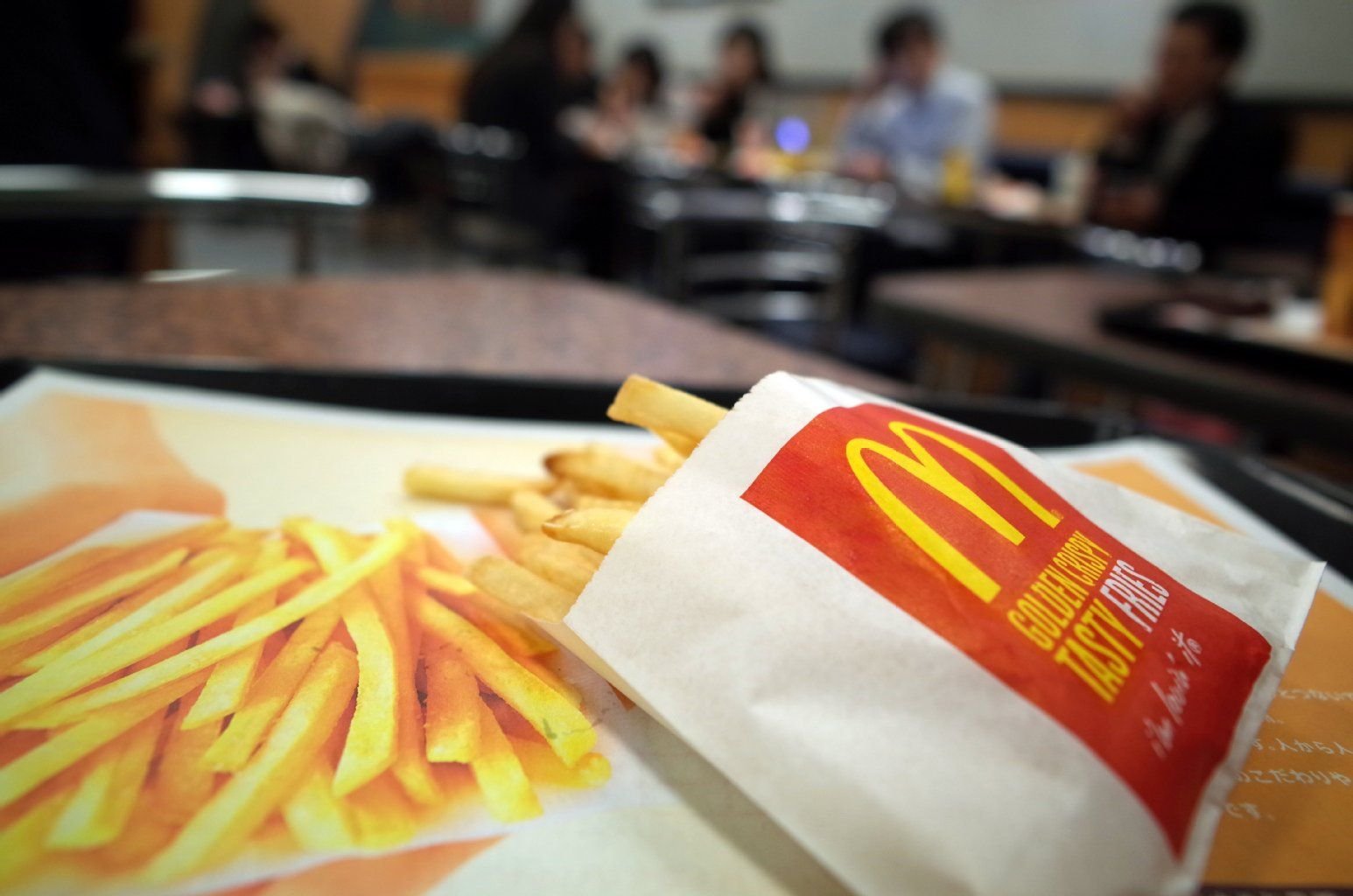 Mitarbeiter von McDonald's bekommen mehr Geld.