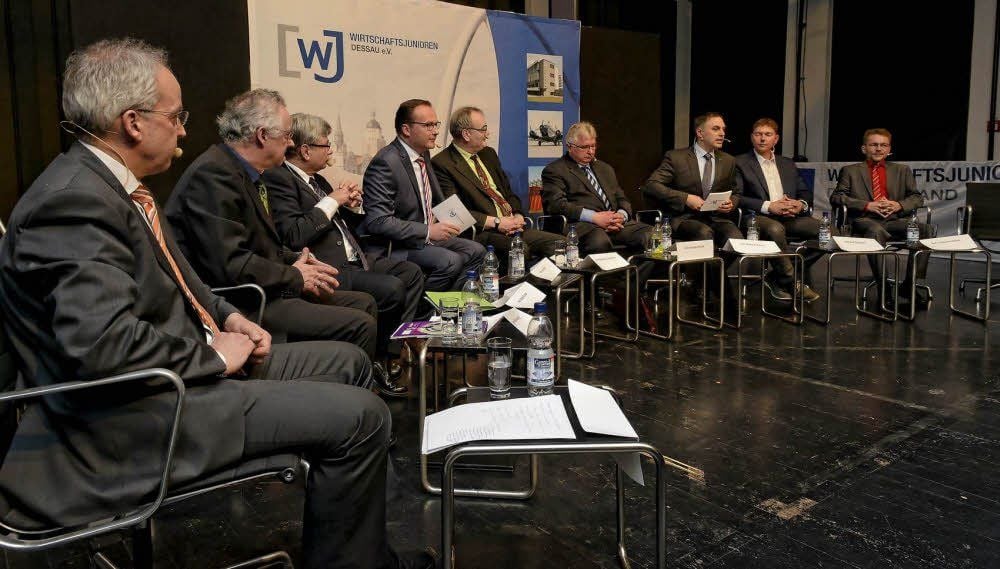 In der Bauhaus-Aula trafen sieben der acht bislang feststehenden OB-Kandidaten aufeinander.