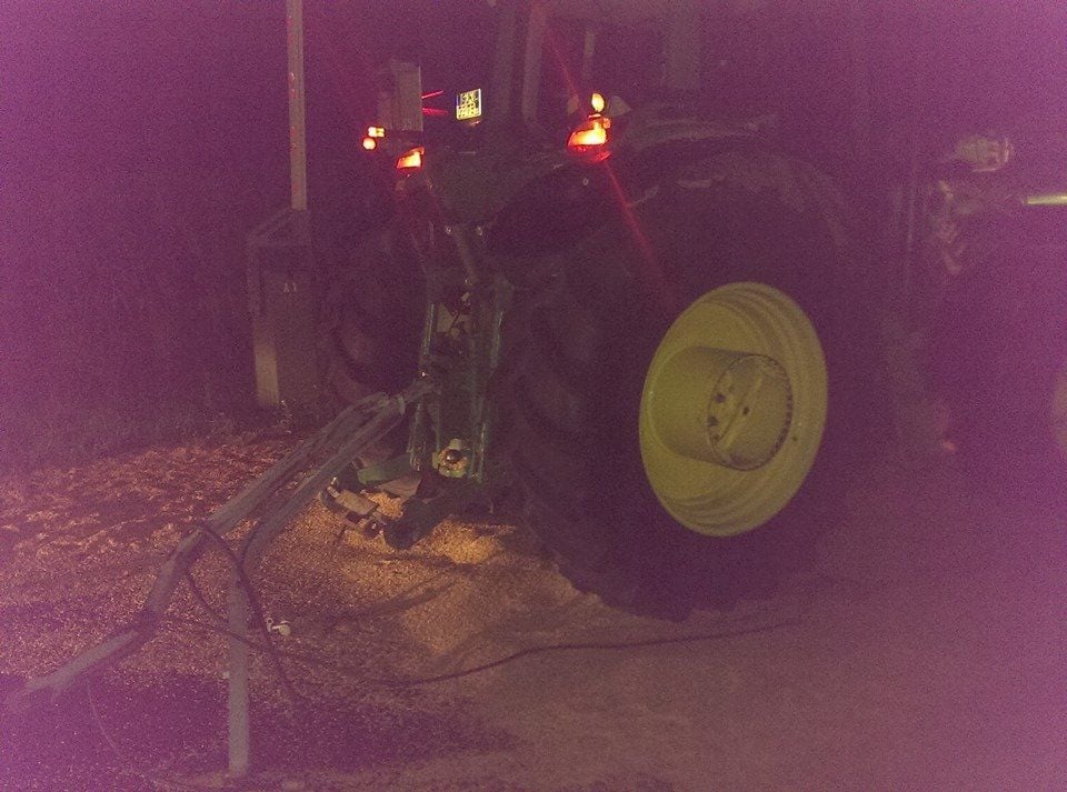 Am Sonntagabend ist am Bahnübergang Golbitz ein Personenzug mit einem Traktor zusammengestoßen.