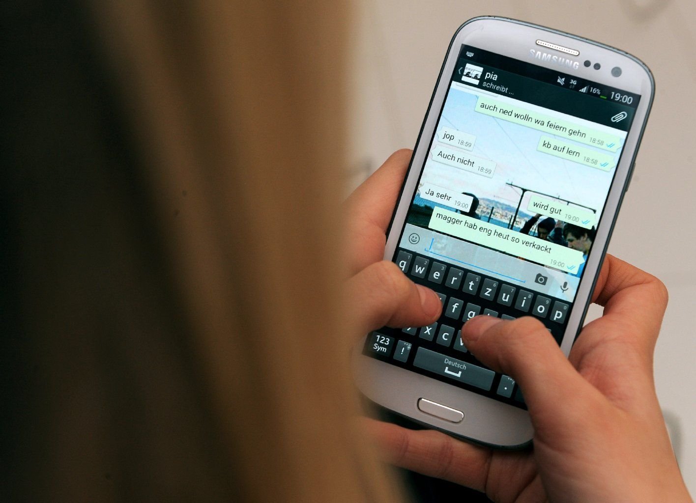 Die neue Kommunikations-App "Wire" will dem bisherigen Marktführer WhatsApp Konkurrenz machen
