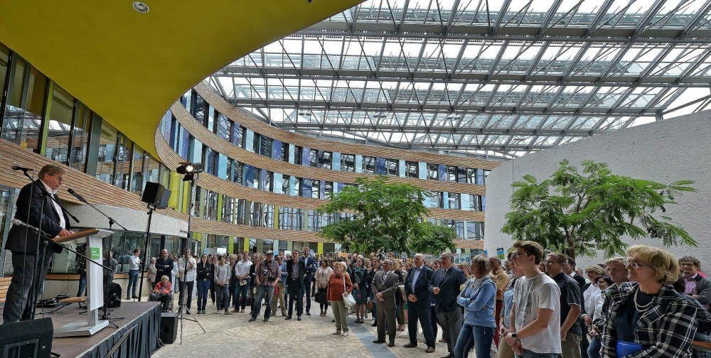 Hunderte Dessau-Roßlauer und Besucher aus der Region sind gestern zum Bürgerfest ins Umweltbundesamt gekommen.