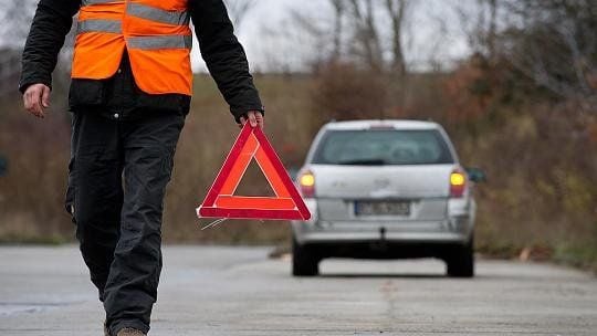 Ab dem 1.7.2014 ist die Warnweste für alle Autofahrer in Deutschland Pflicht. Sie sollte unbedingt vor dem Verlassen des Fahrzeugs angelegt werden.