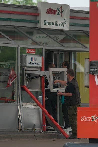 Der zerstörte Geldautomat.