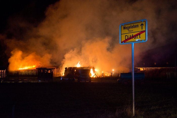 Das gesamte Winterfutter wurde bei einem Brand in Ditfurt vernichtet.