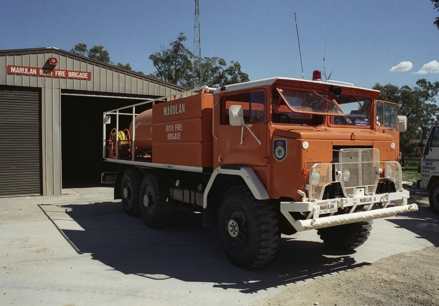 Aus diesem International Acco 6x6, einem von der Feuerwehr genutzten ehemaligen Armeelaster, baute der Australier Rob Gray sein Wohnmobil „Wothahellizat“.