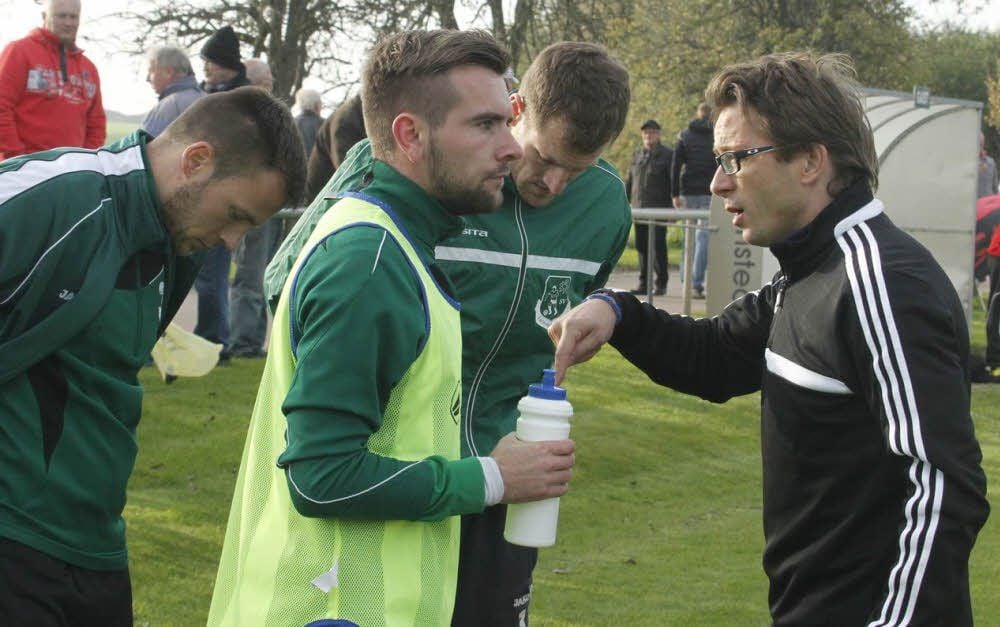 Die Arnstedter Spieler sind mit den Gedanken derzeit nicht immer auf dem Fußballplatz.