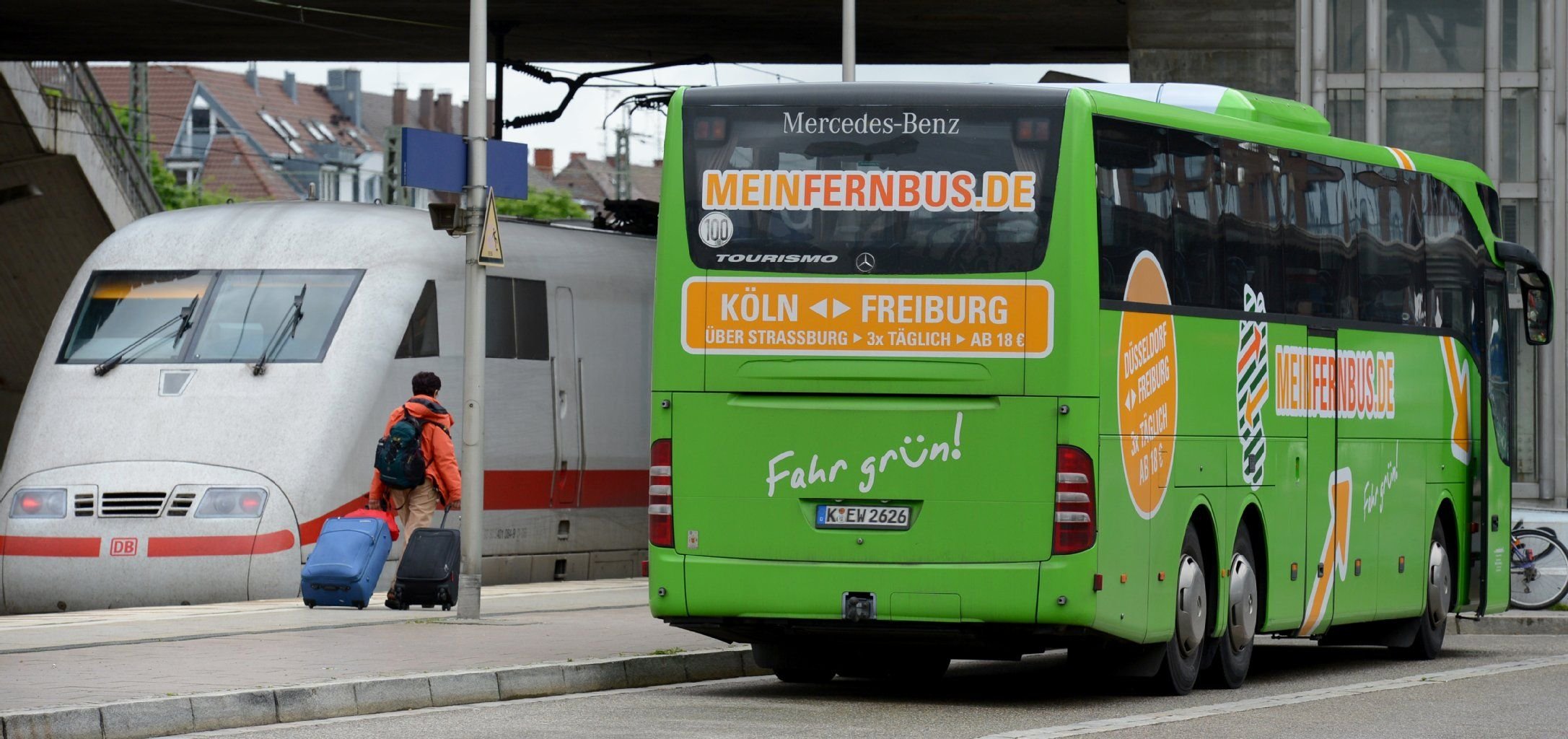 Der Fernbusanbieter MeinFernbus hat sich mit seinem bisherigen Wettbewerber FlixBus zusammengeschlossen, um der Bahn noch besser Paroli bieten zu können.