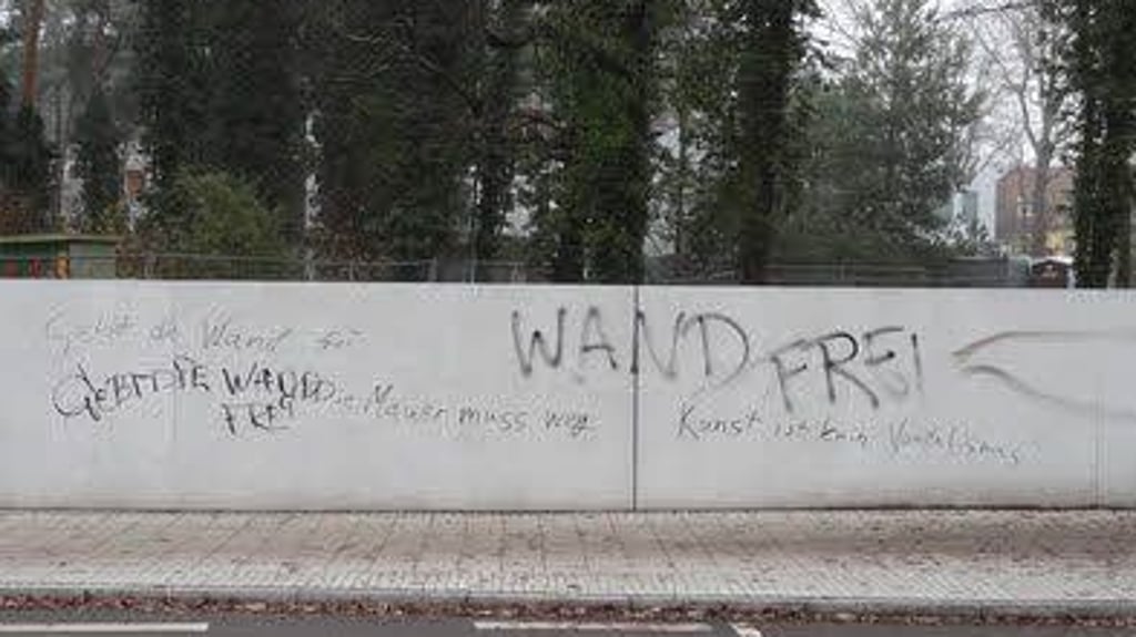 Vandalismus in Dessau Vandalismus in Dessau Neue Sprüche an der