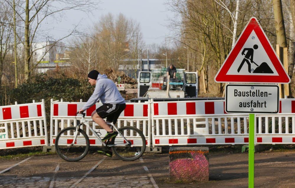 Bald wird die Hafenbahntrasse durchgehend zu befahren sein.