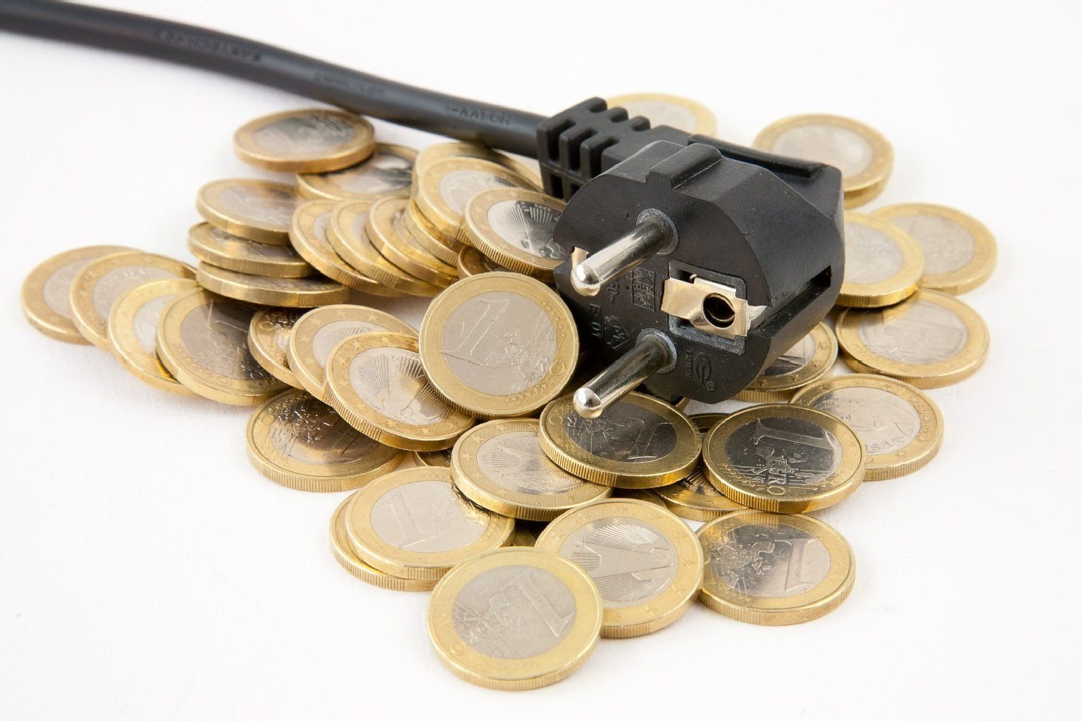 Mit einem Stromanbieterwechsel können Verbraucher bares Geld sparen – gibt es dabei Ärger, hilft die Schlichtungsstelle Energie.