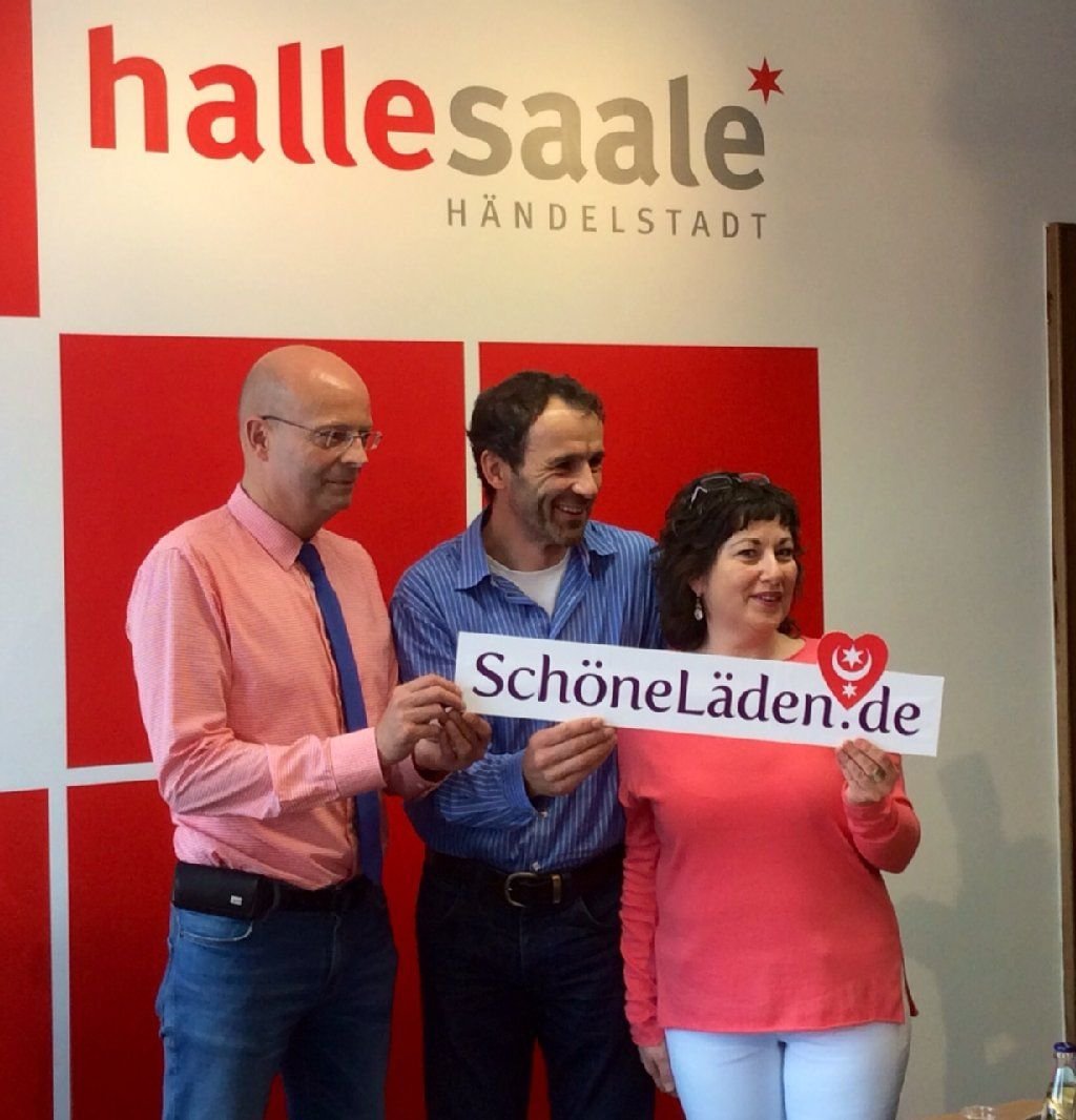 Halles OB Bernd Wiegand und die beiden Innenstadthändlern Janis Kapetsis und Gundula Schatz.