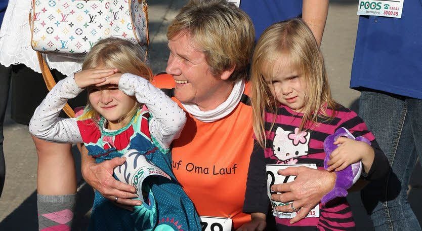 Andrea Prudlik mit den Enkelinnen Janika (links) und Kalinda.