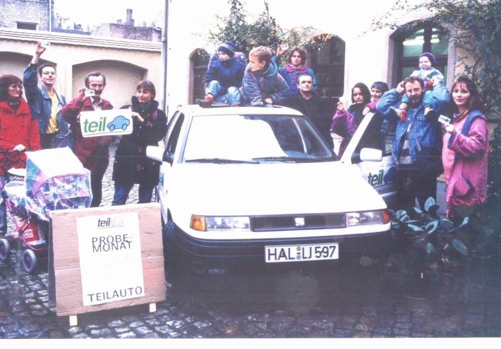 Mobil ohne eigenes Auto: Teilauto-Mitglieder in den 90ern. Achim Haufe (5. von rechts) war dabei.