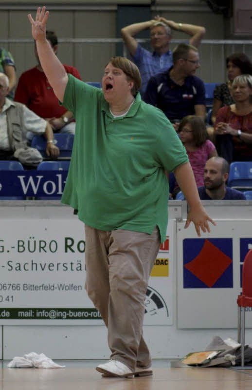 Am 11. Dezember 2013 wurde Torsten Schierenbeck als Trainer der BSW Sixers entlassen. Zum Auftakt der Saison 2014/2015 veröffentlichte er nun einen Rundumschlag im Internet.
